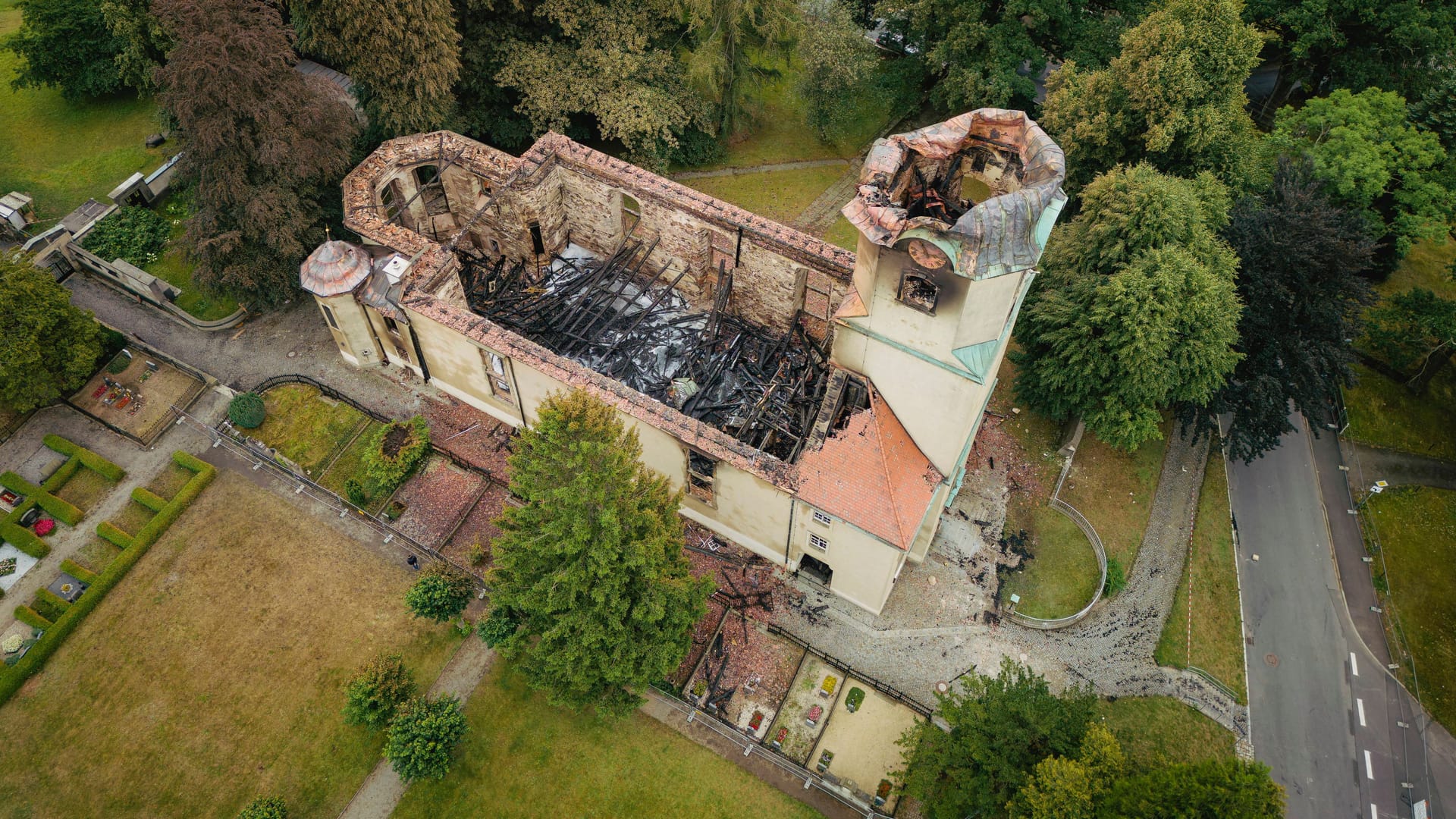 Die evangelische Kirche Großröhrsdorf in Großröhrsdorf im Landkreis Bautzen in Sachsen.