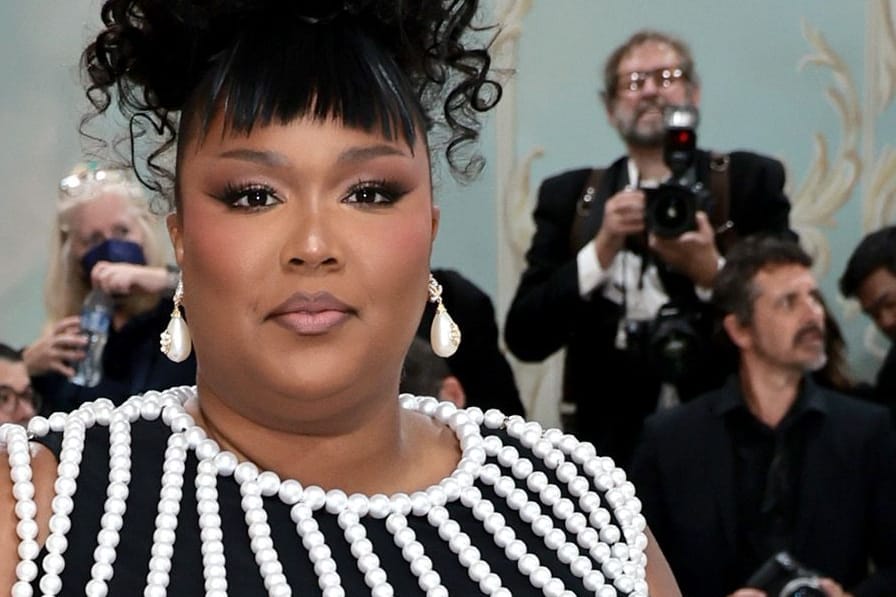 Lizzo: Gegen die Musikerin werden schwere Vorwürfe erhoben.