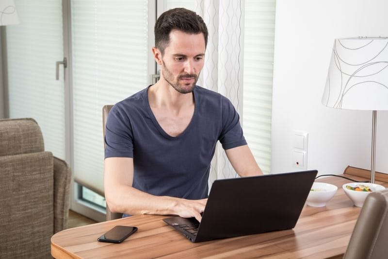 Vorsicht beim E-Mail checken. Vor dem Öffnen prüfen, ob die E-Mail von einem vertrauenswürdigem Absender stammt. Vorsicht beim E-Mail checken. Vor dem Öffnen prüfen, ob die E-Mail von einem vertrauenswürdigem Absender stammt.
