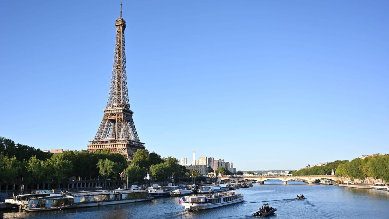Der Pariser Eiffelturm ist ein Wahrzeichen Frankreichs: Immer wieder muss der Turm wegen Bombendrohungen geräumt werden.