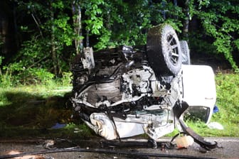Dieser Geländewagen verursachte einen schweren Frontalzusammenstoß in Mittelfranken: Ein Ehepaar verstarb noch an der Unfallstelle.