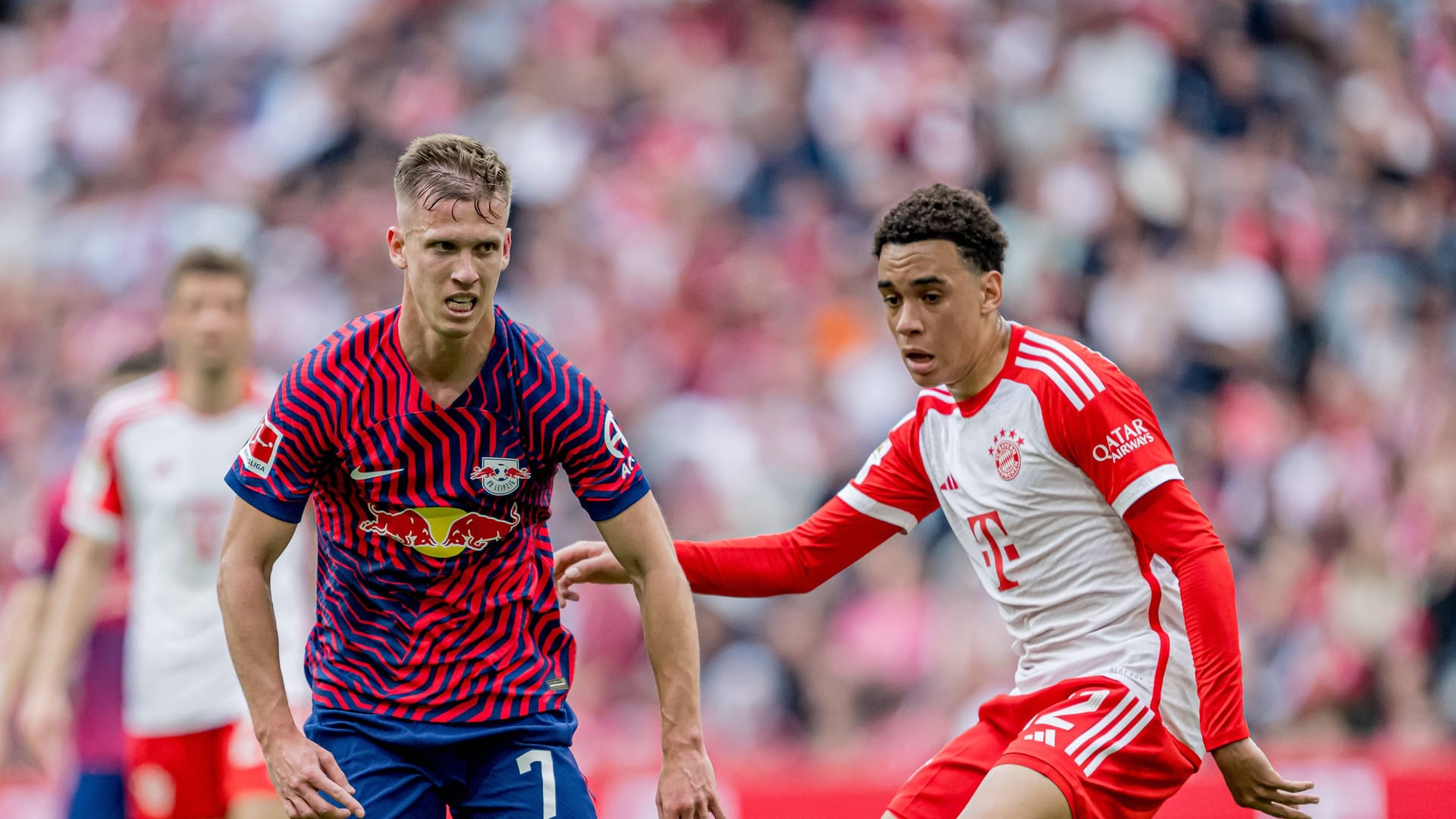 Spitzenduell: Beim letzten Aufeinandertreffen behielt Dani Olmo (l.) mit RB Leipzig gegen den FC Bayern mit Jamal Musiala die Oberhand.