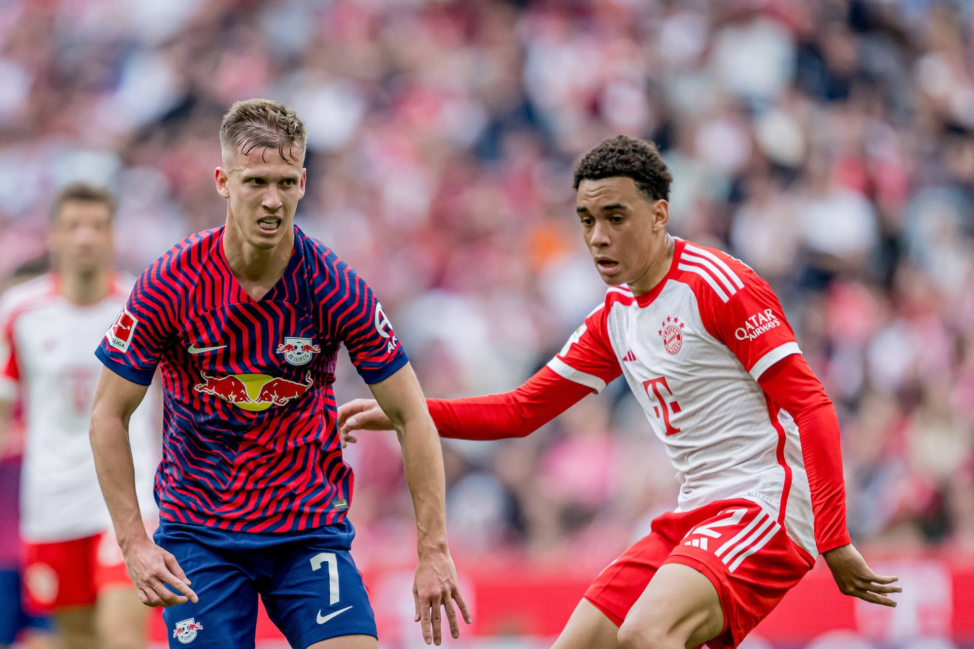 Spitzenduell: Beim letzten Aufeinandertreffen behielt Dani Olmo (l.) mit RB Leipzig gegen den FC Bayern mit Jamal Musiala die Oberhand.