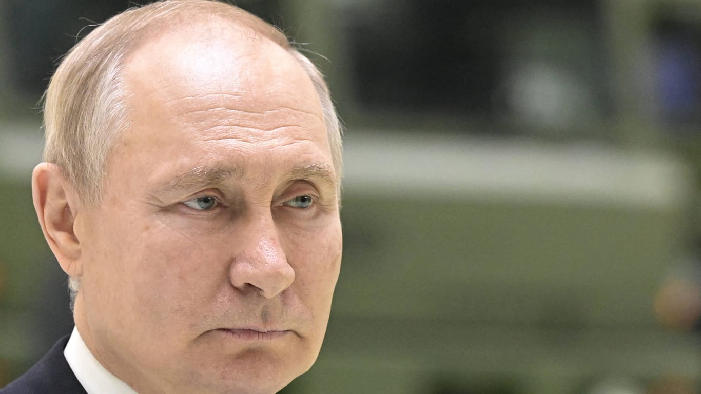 imago images Wladimir Putin (Archivbild): Der Kremlherrscher kann sich noch immer über Einnahmen aus Gasverkäufen in die EU freuen.