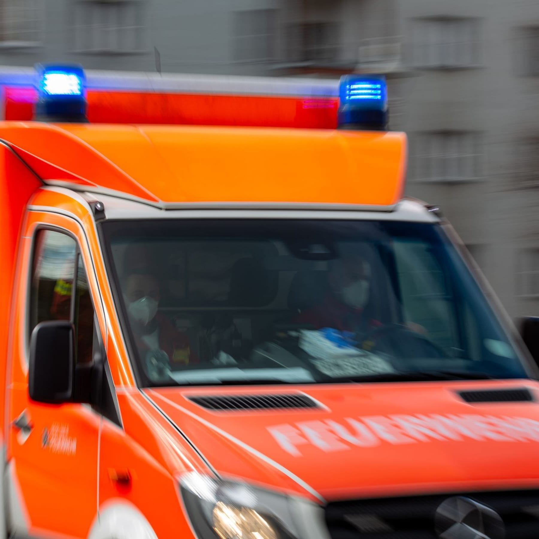 Mittelfranken: Krankenwagen gerät in Gegenverkehr – Drei Tote - WELT
