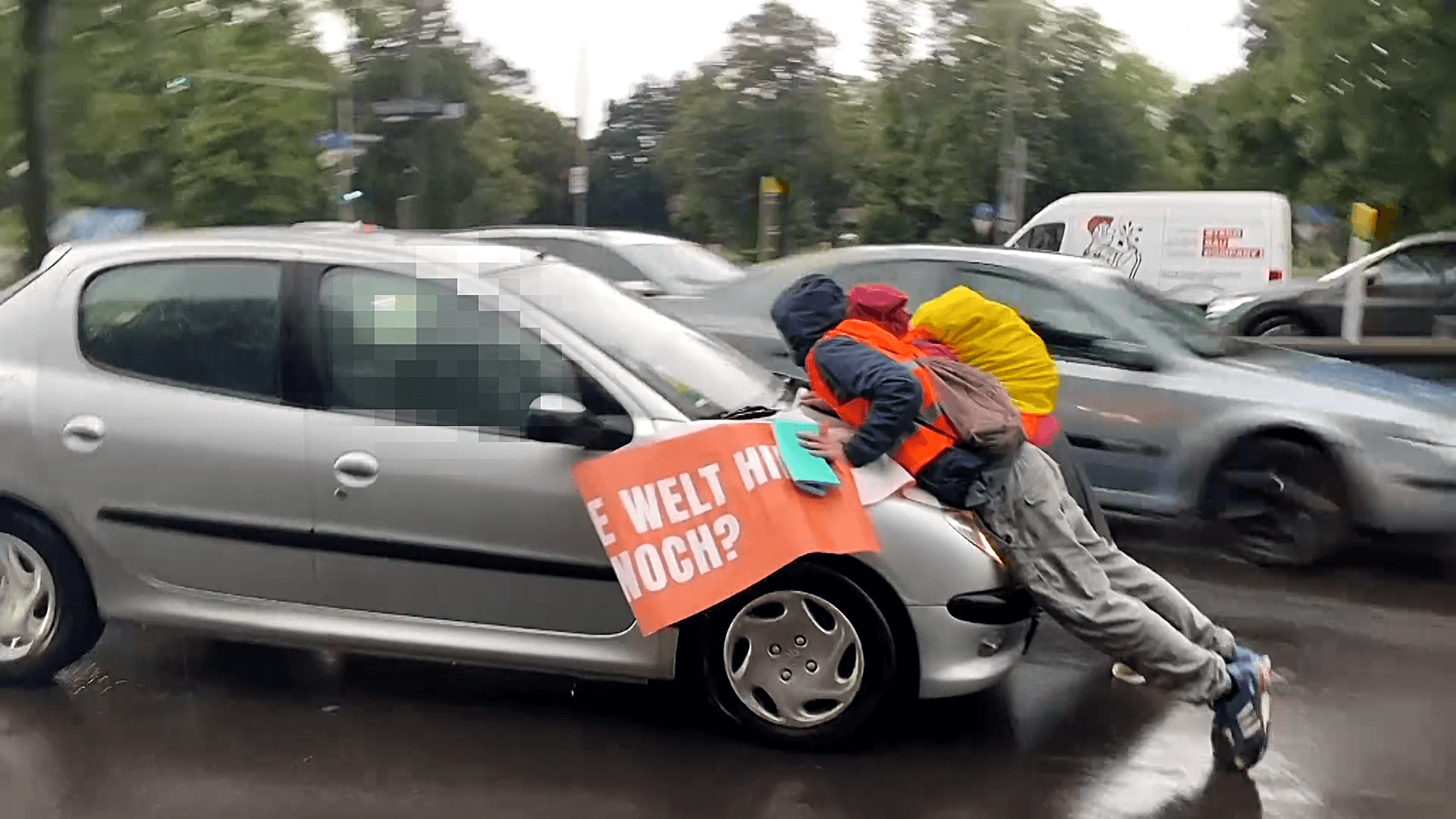 Climate activists rain tennis balls on the Bavarian state parliament