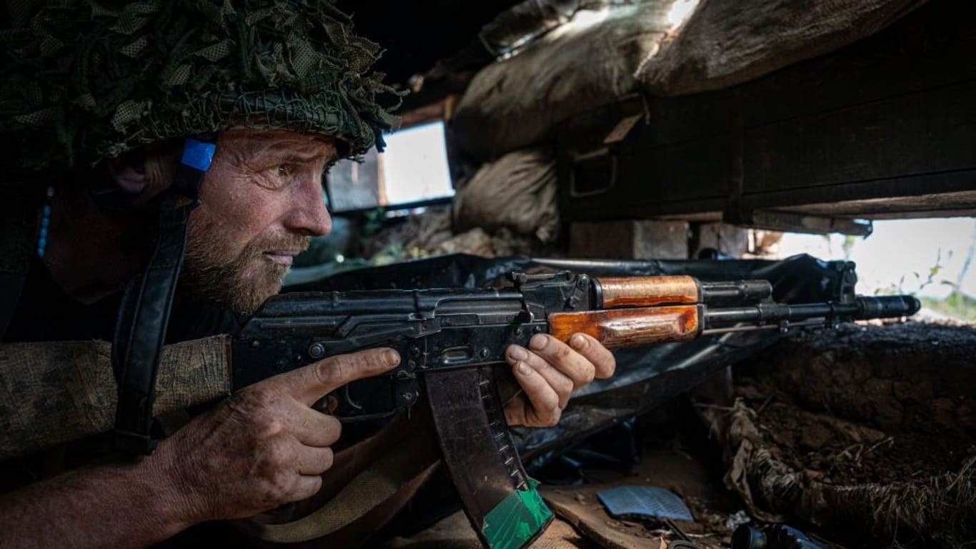 Ukrainischer Soldat in einem Schützengraben: Schafft Kiew die Kriegswende?
