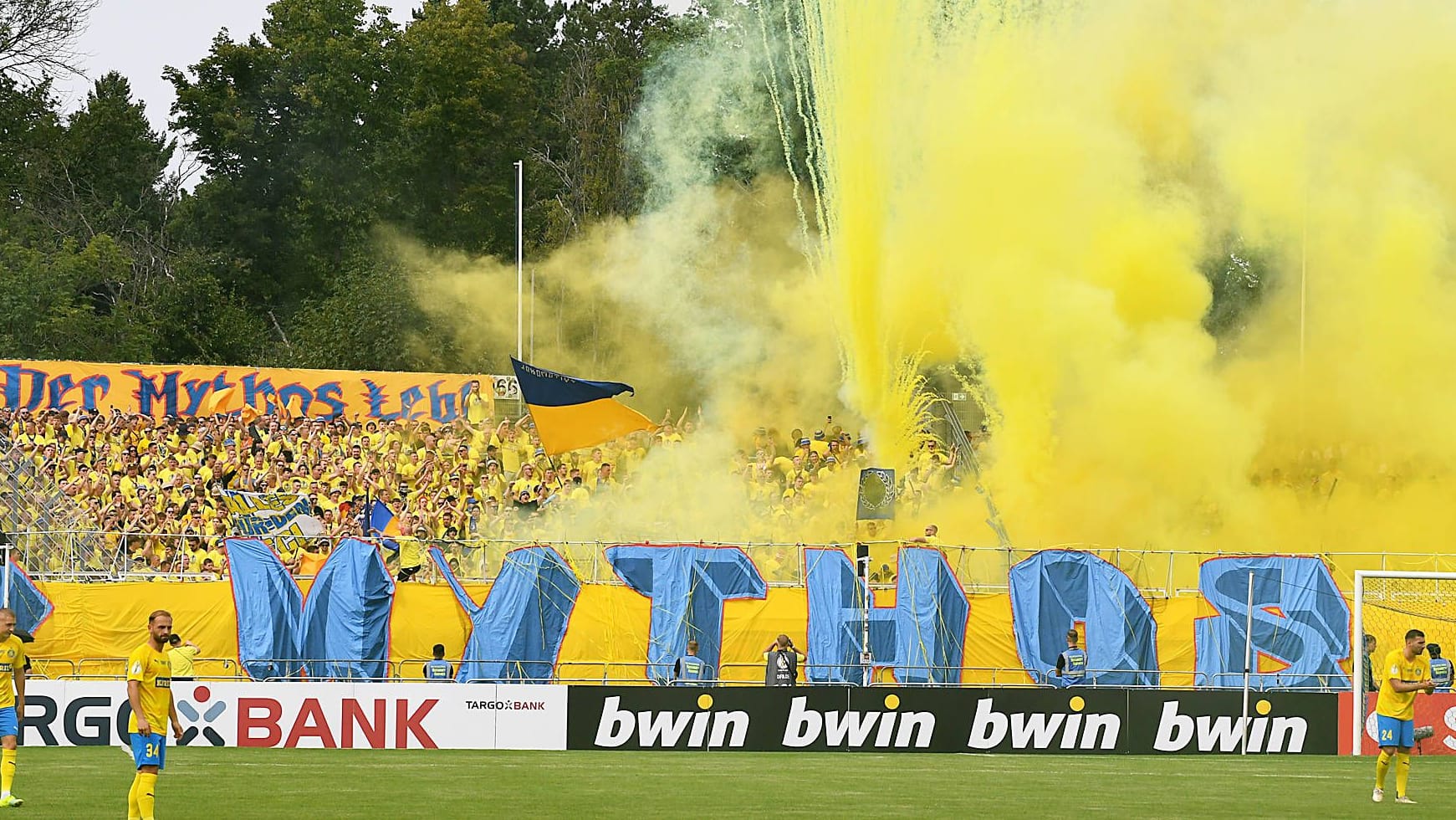 Choreo der Fans von Lokomotive Leipzig: Sie sorgten für Ärger während des Spiels.