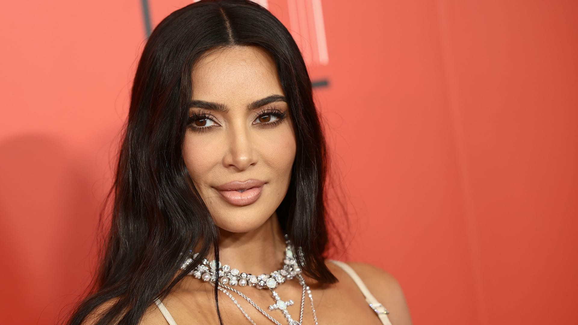 Kim Kardashian wurde in Paris ausgeraubt. Kim Kardashian wurde in Paris ausgeraubt.