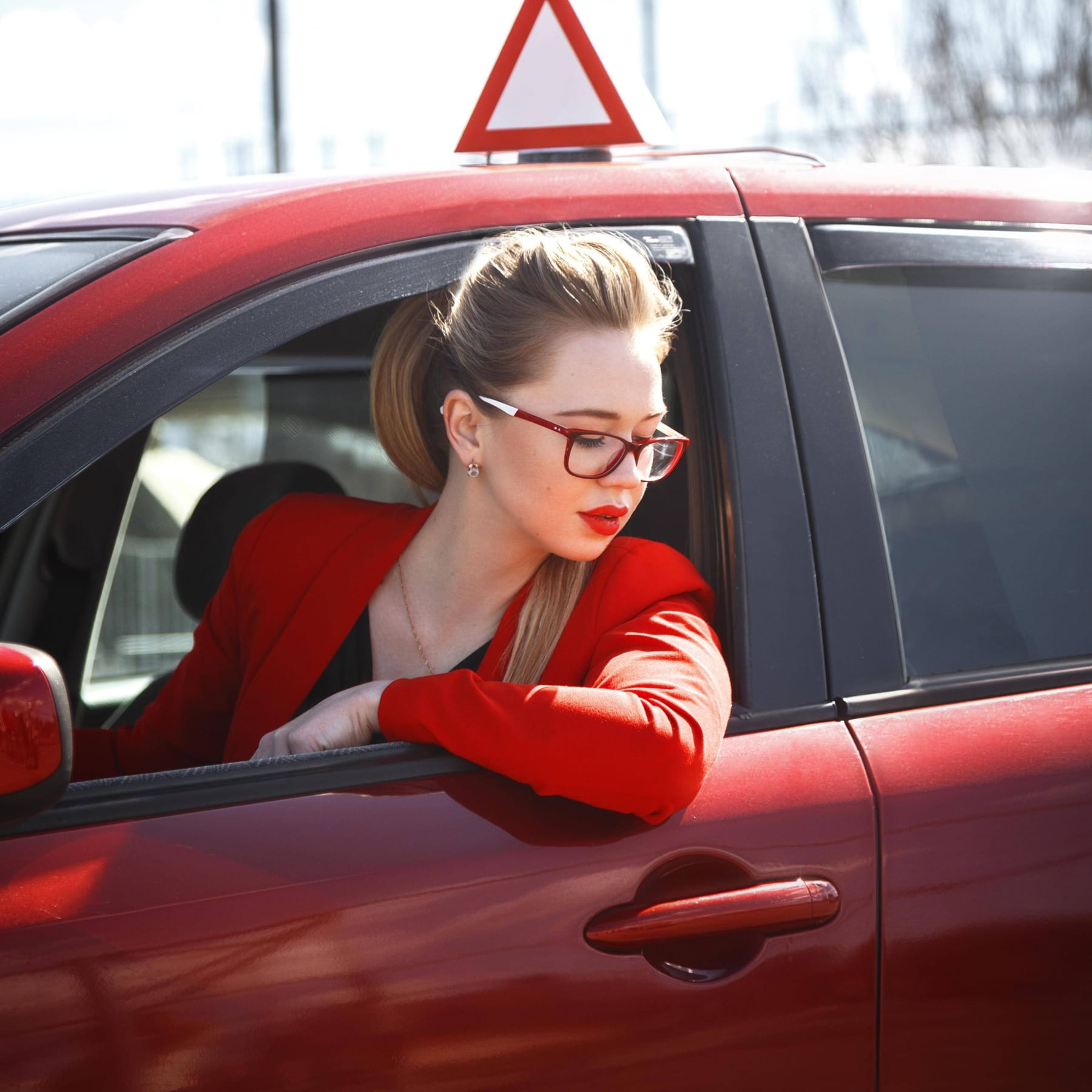 Frauen im Auto: Fahren sie wirklich schlechter als Männer?