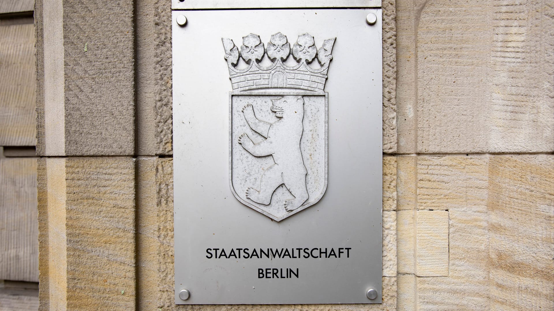 Plakette der Berliner Staatsanwaltschaft in Berlin Plakette der Berliner Staatsanwaltschaft in Berlin