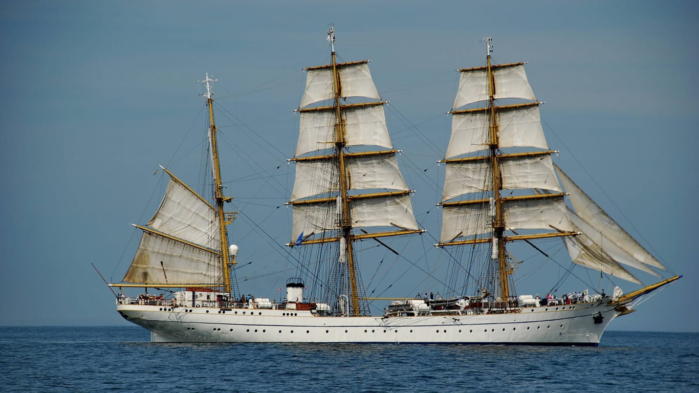 Das Segelschulschiff "Gorch Fock" der Deutschen Marine auf der Hanse Sail in Rostock