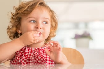 Kinder lieben Süßigkeiten: Nun warnen Verbraucherschützer vor vermeintlich gesunden Zutaten in ihnen.