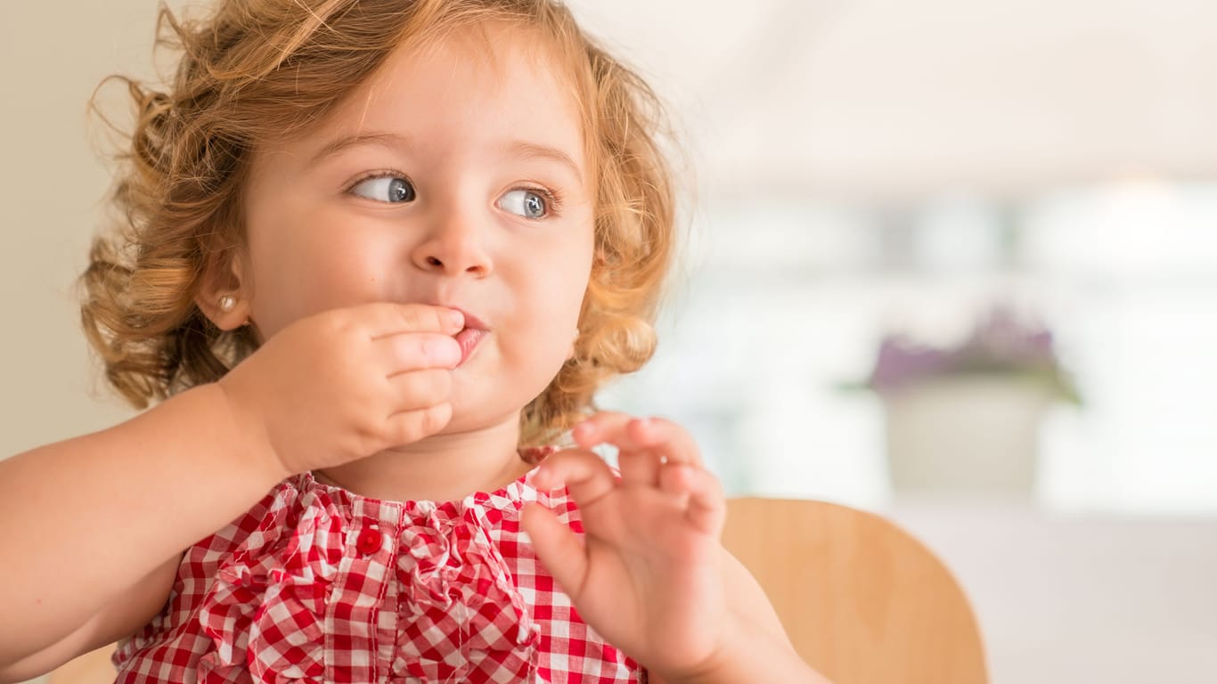 Kinder lieben Süßigkeiten: Nun warnen Verbraucherschützer vor vermeintlich gesunden Zutaten in ihnen.
