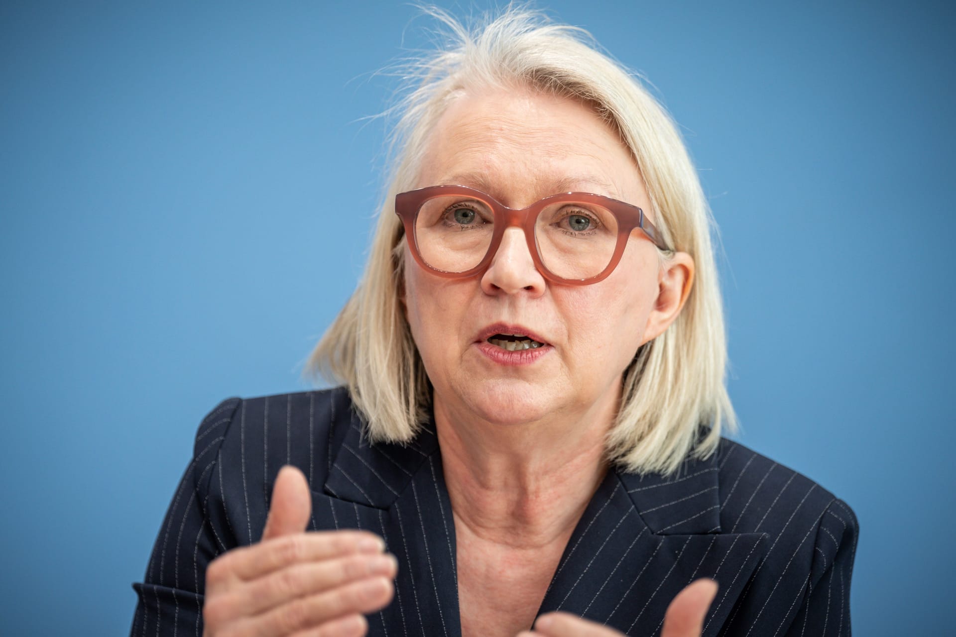 Monika Schnitzer, Vorsitzende des Sachverständigenrats zur Begutachtung der gesamtwirtschaftlichen Entwicklung ("Wirtschaftsweise"), fordert mehr Umverteilung innerhalb der älteren Generation.