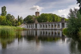 Der Rudolph-Wilde-Park in Berlin-Schöneberg (Archivbild): In dem See sind mehrere Fische gestorben.