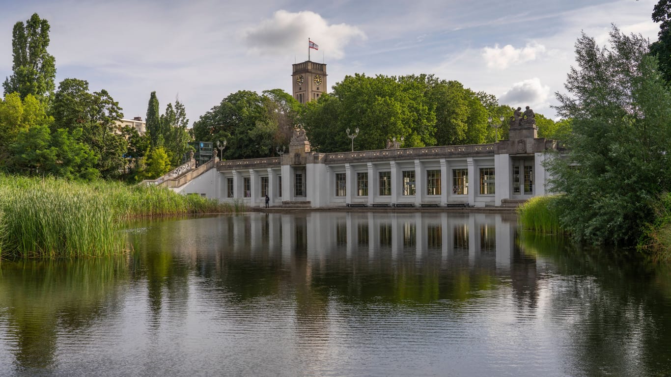 Der Rudolph-Wilde-Park in Berlin-Schöneberg (Archivbild): In dem See sind mehrere Fische gestorben.