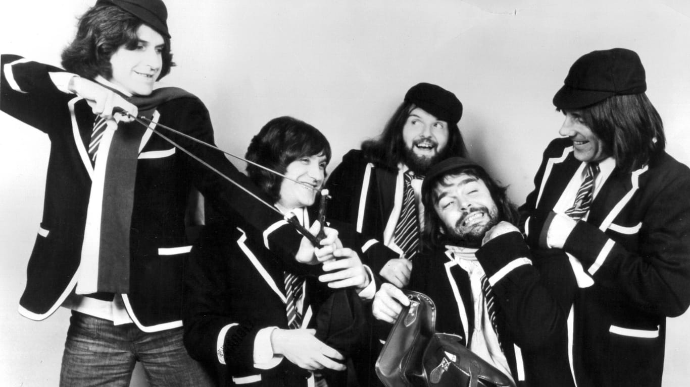 The Kinks: Ray Davies, Dave Davies, John Gosling, John Dalton und Mick Avory (von links nach rechts)