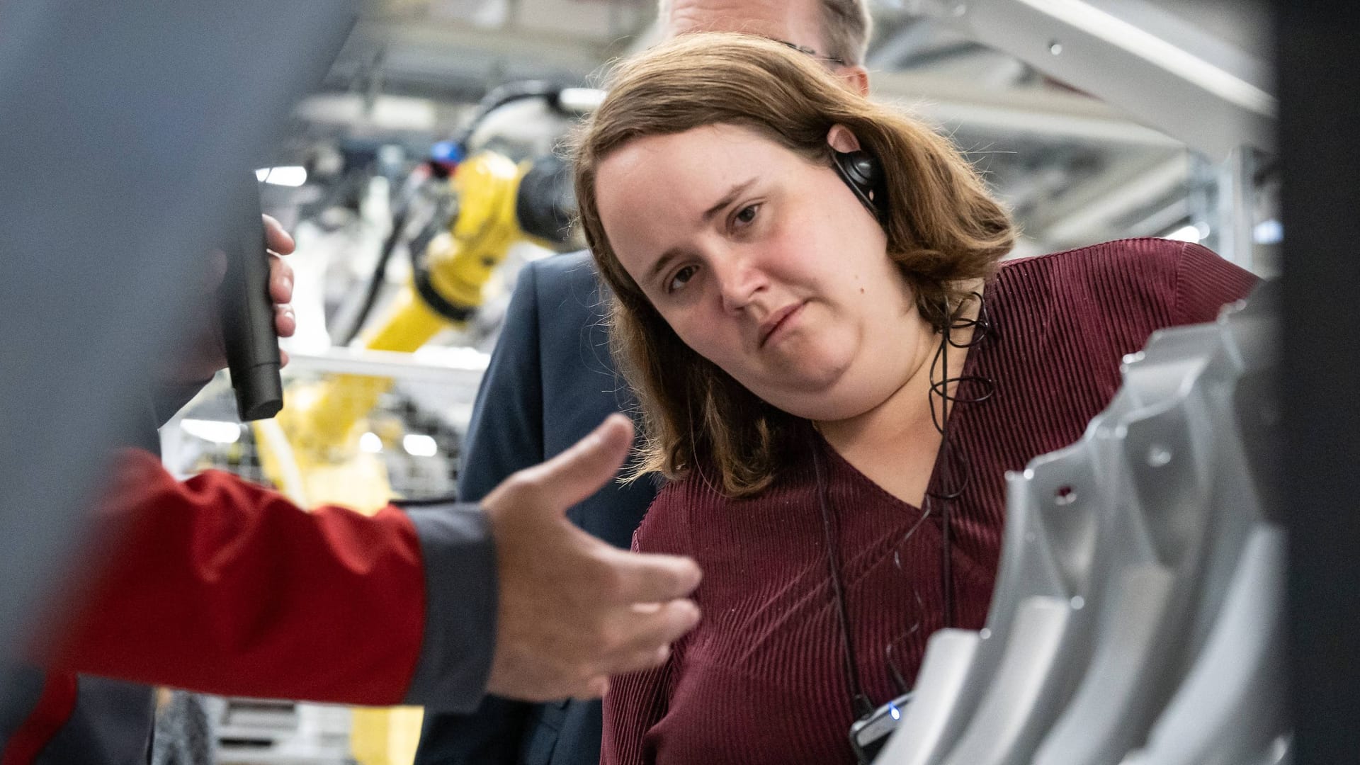 Ricarda Lang, Bundesvorsitzende Bündnis90/Die Grünen besucht ein Volkswagenwerk in Heilbronn (Archivbild).