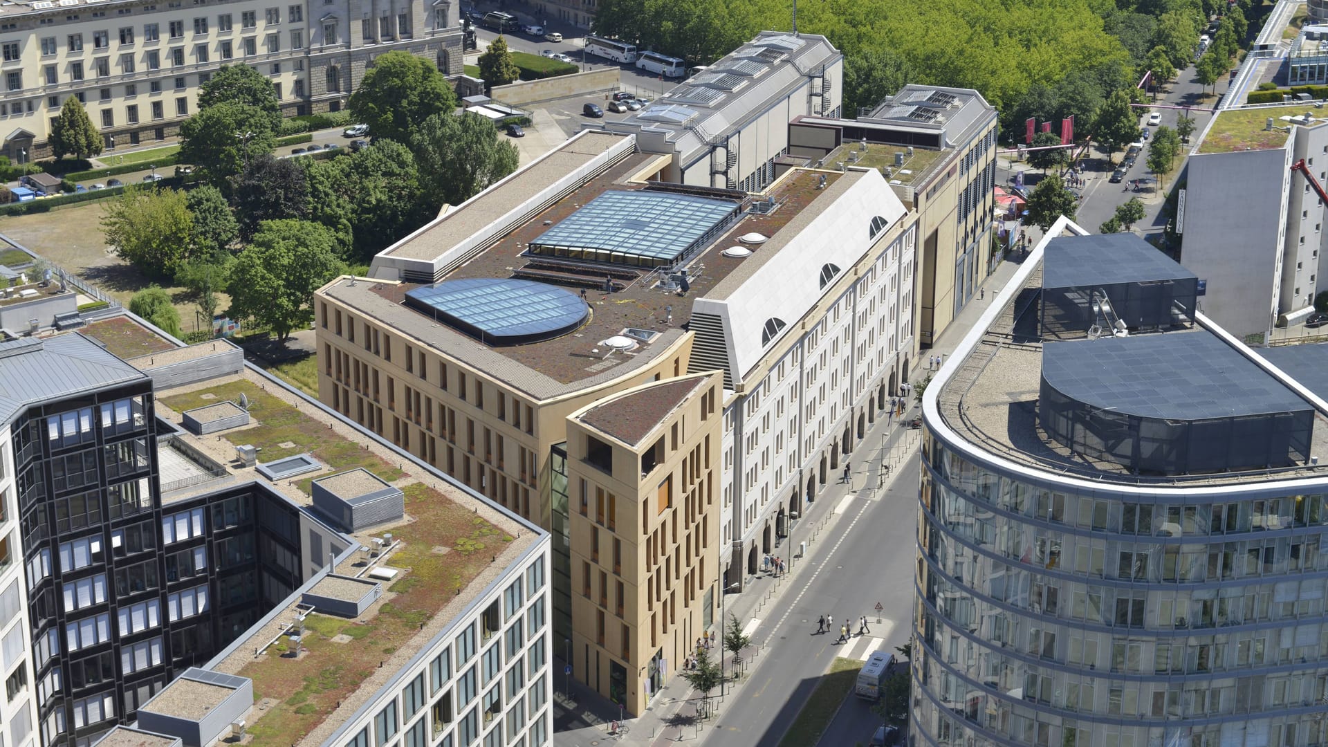 Bundesministerium für Umwelt, Naturschutz, Bau und Reaktorsicherheit in Berlin (Symbolbild): Die Zigarette war bei einer Routinekontrolle aufgefallen.