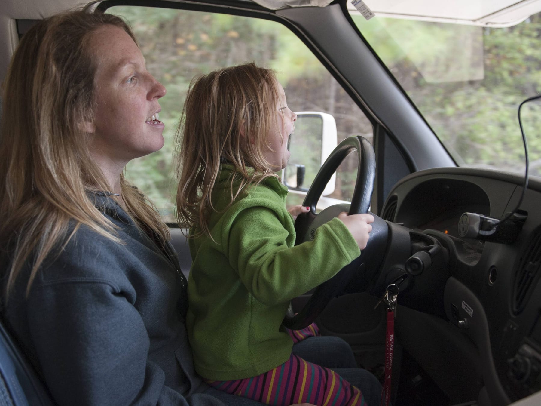 Anschnallen - aber richtig: 4 Fehler, die man mit Kindern im Auto
