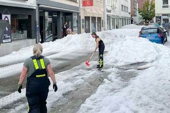 Gewitter mit Hagel und Starkregen sorgt für Überschwemmungen und weiße Straßen in Reutlingen