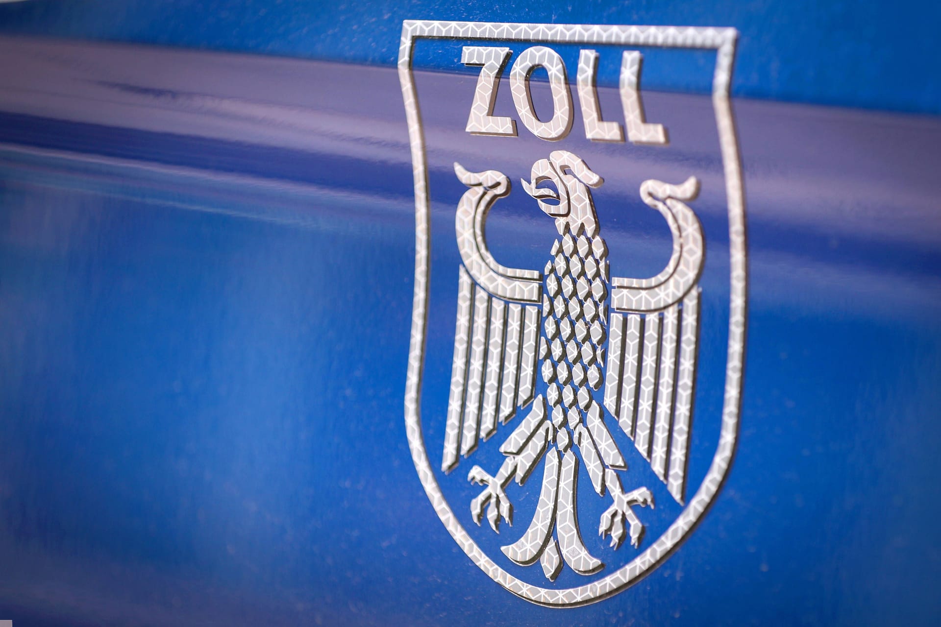 Der Schriftzug und das Wappen des Zolls