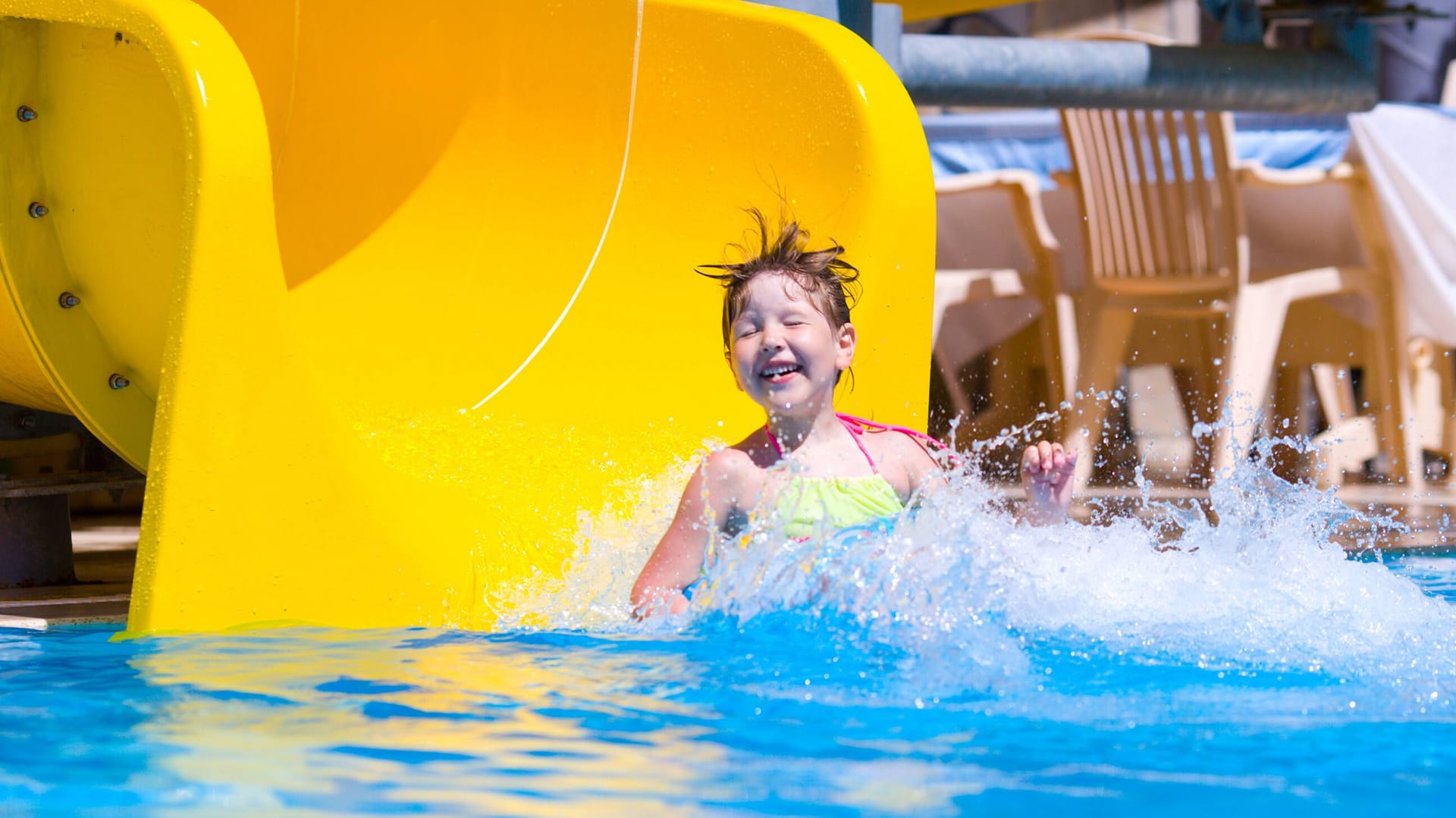 Kind im Pool (Archivbild): Ein Paar hatte keine Lust auf Geschrei im Urlaub. Kind im Pool (Archivbild): Ein Paar hatte keine Lust auf Geschrei im Urlaub.