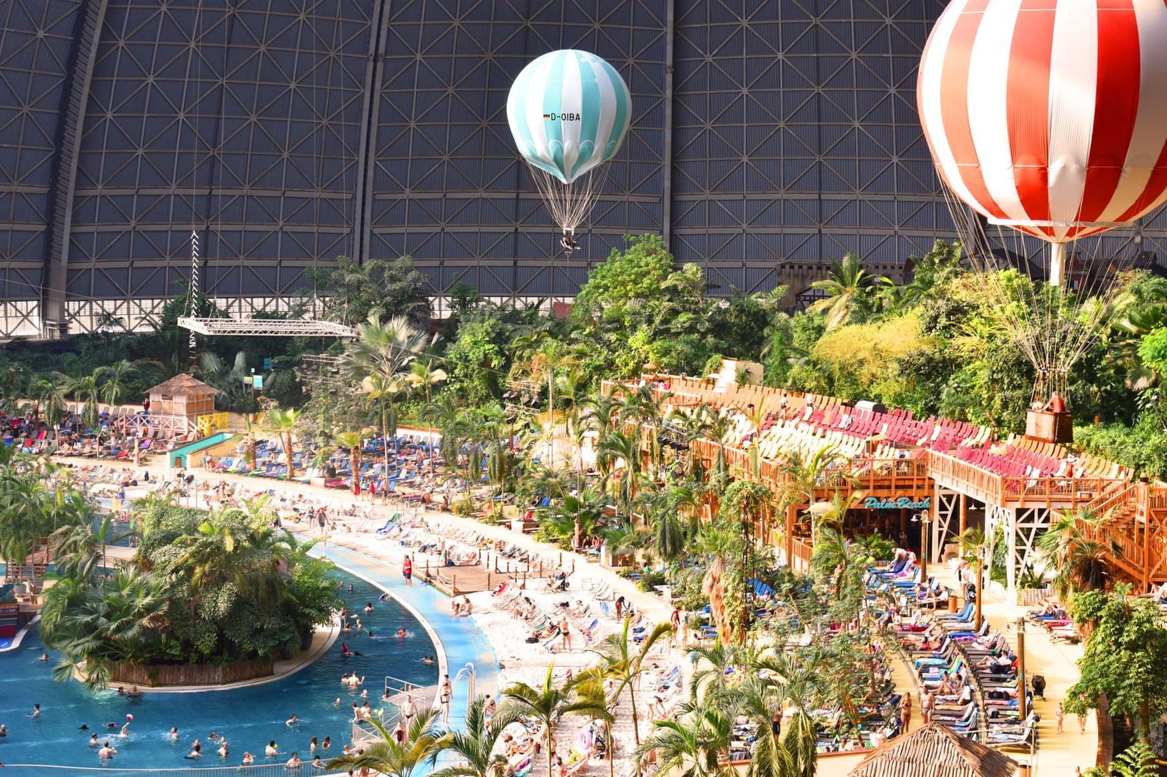 Strand im Tropical Islands in Brandenburg: