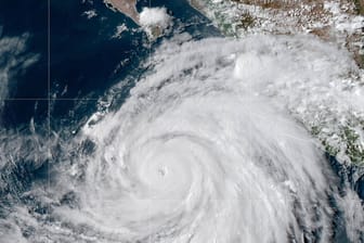 Hurrikan "Hilary": Der Hurrikan der zweithöchsten Kategorie soll am Samstag ab der Westküste Mexikos auf Land treffen und von dort weiter nach Kalifornien ziehen.