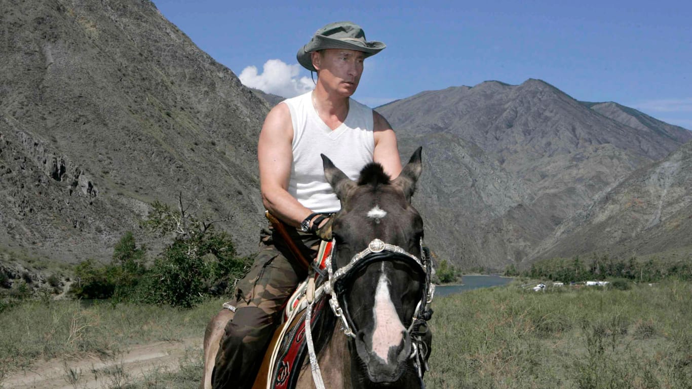 Früher zeigte sich Putin gern zu Pferd. Heute zeigt er sich fast nur noch hinter dicken Kremlmauern.
