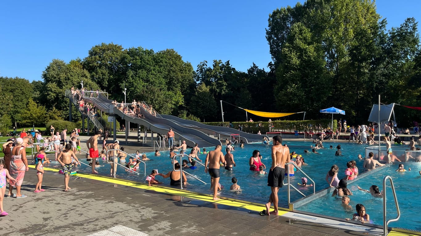 Das Nichtschwimmerbecken im Nürnberger Westbad: Mit bis zu 8000 Besuchern pro Tag rechnen die Betreiber am Wochenende.