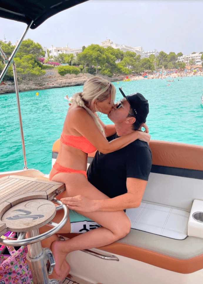 Daniela Katzenberger küsst Lucas Cordalis