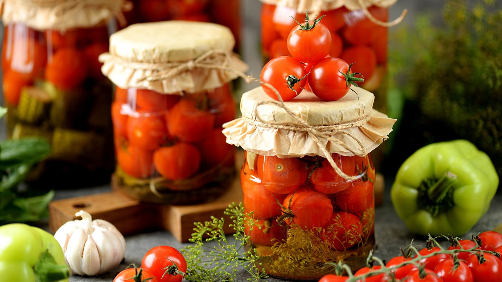 Das Einkochen hält Ihre Tomaten lange frisch.