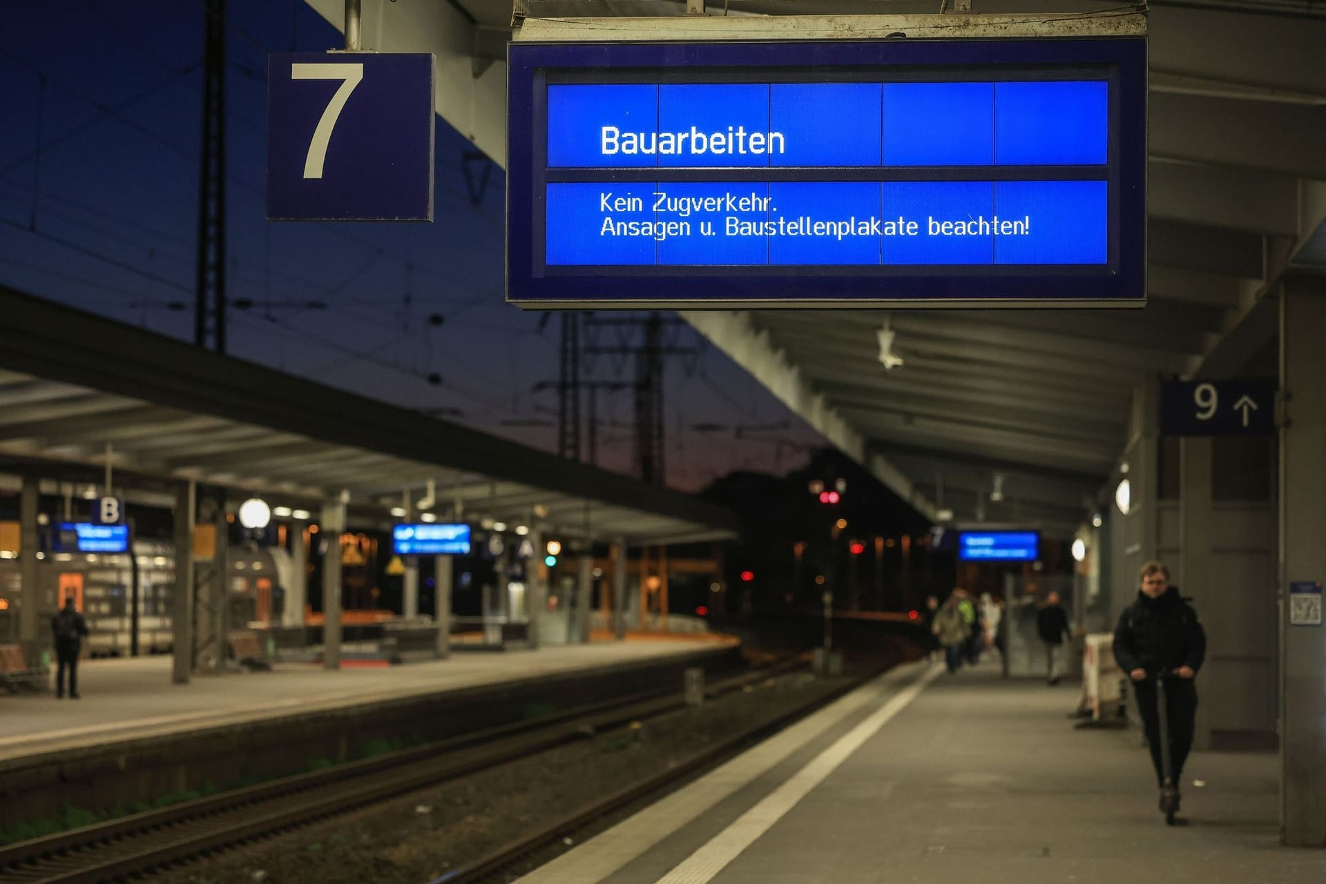 Bahn sperrt in Herbstferien wichtige Strecken rund um Duisburg