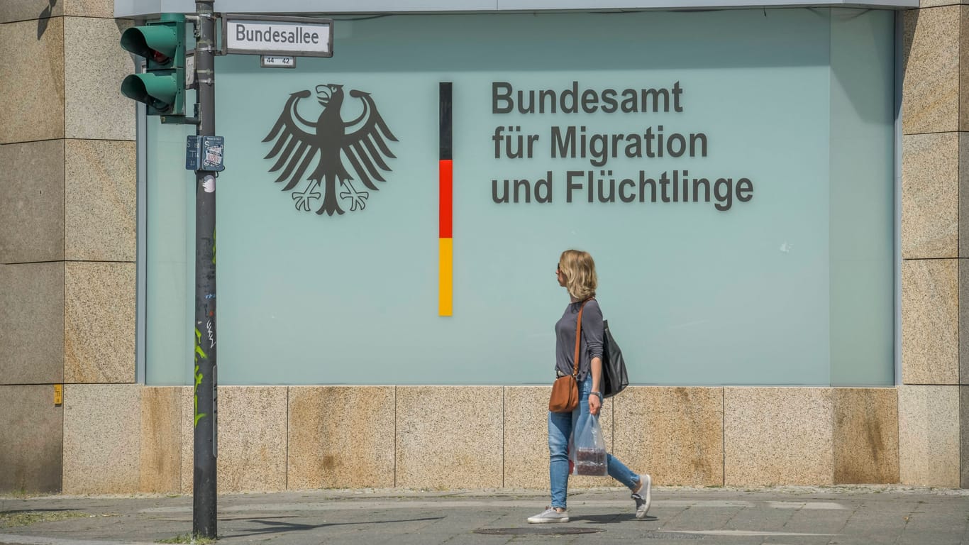 Bundesamt für Migration und Flüchtlinge (Archivbild): Wie denken die Deutschen über die geplante Reform?