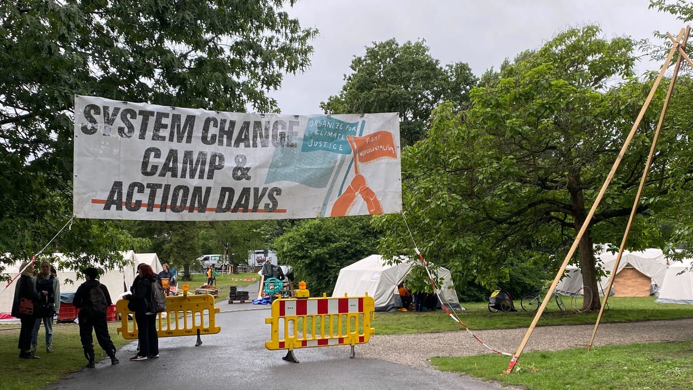 "System Change Camp": Das Aktionsbündnis "Ende Gelände" hat zu dem Klimacamp eingeladen.