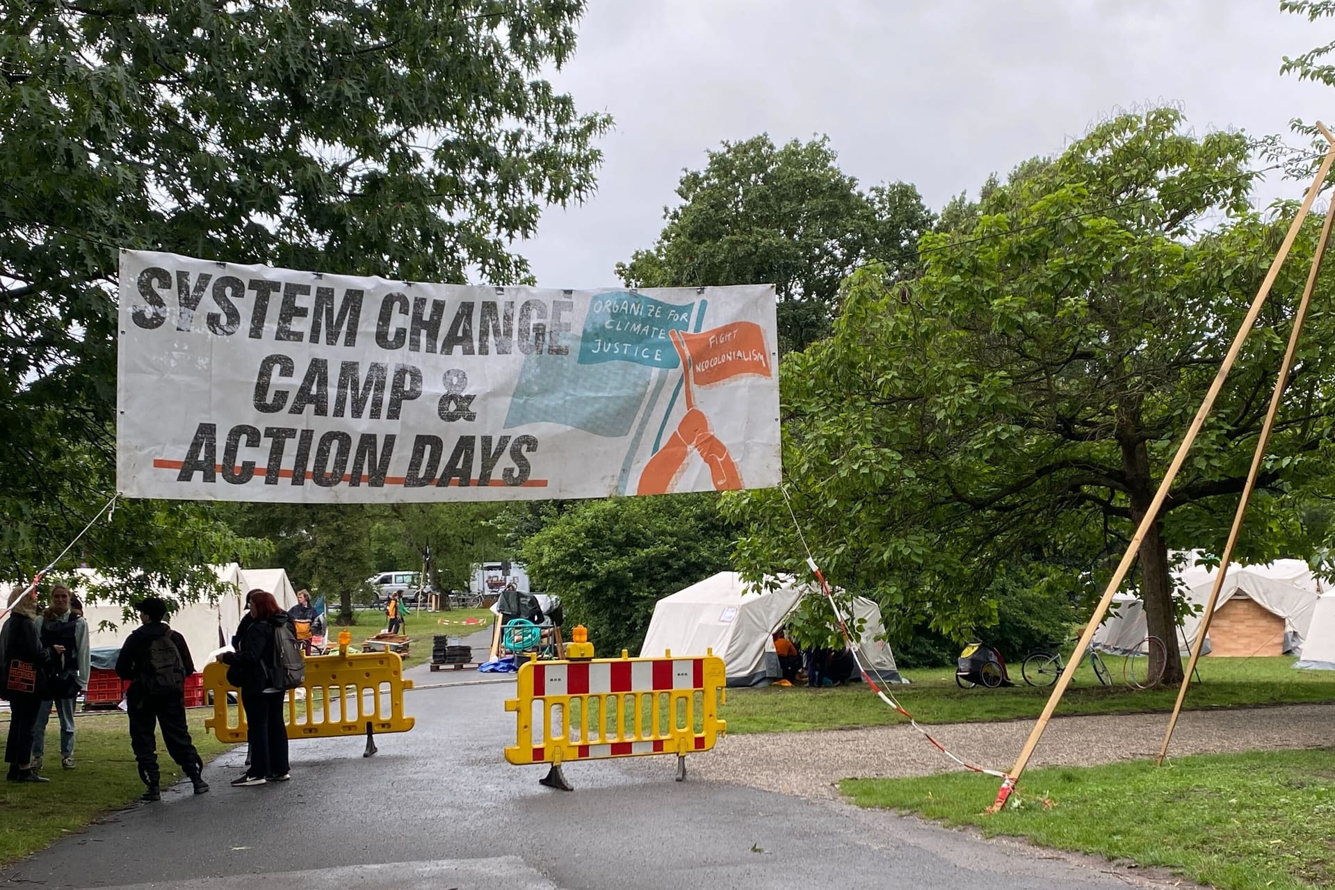 "System Change Camp": Das Aktionsbündnis "Ende Gelände" hat zu dem Klimacamp eingeladen.