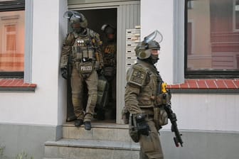 SEK-Einsatz in Harburg: In kurzer Zeit war die Frau mit ihren Kindern in Sicherheit.