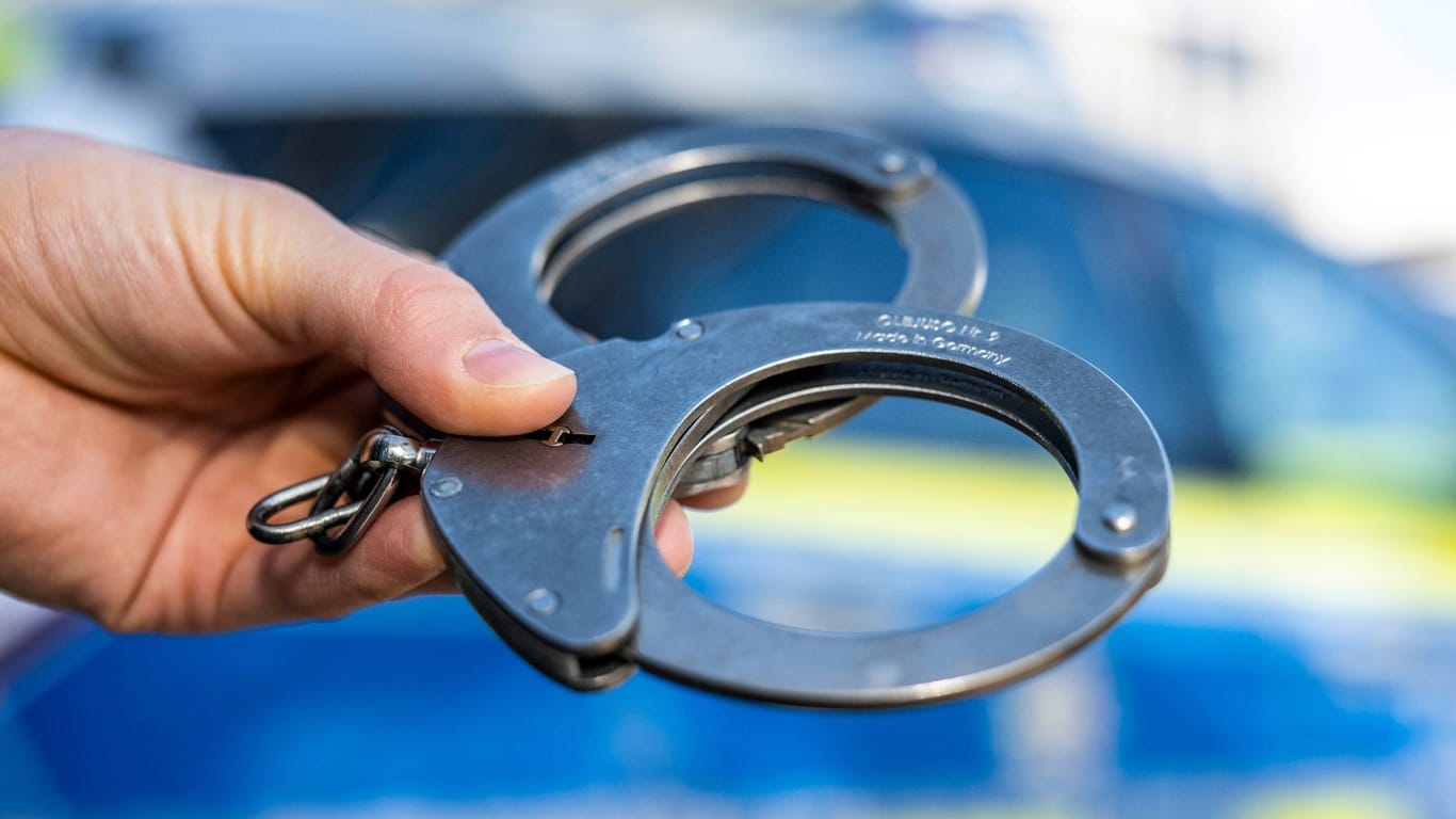 In Gelsenkirchen hat die Polizei eine nackte Frau in Gewahrsam genommen.