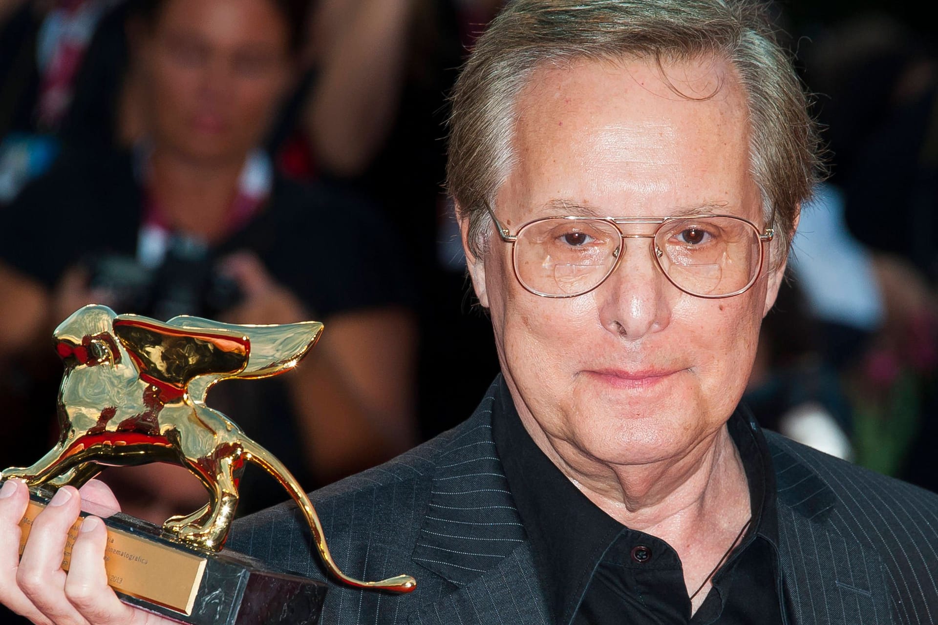 William Friedkin: Hier posiert er mit seinem Preis bei der Biennale 2013.