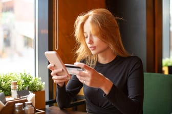 Beim Online-Shopping mit dem Handy bezahlen