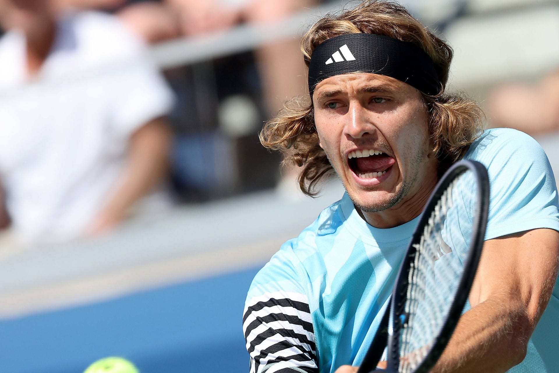 Alexander Zverev: Der Tennis-Star ist eine Runde weiter.