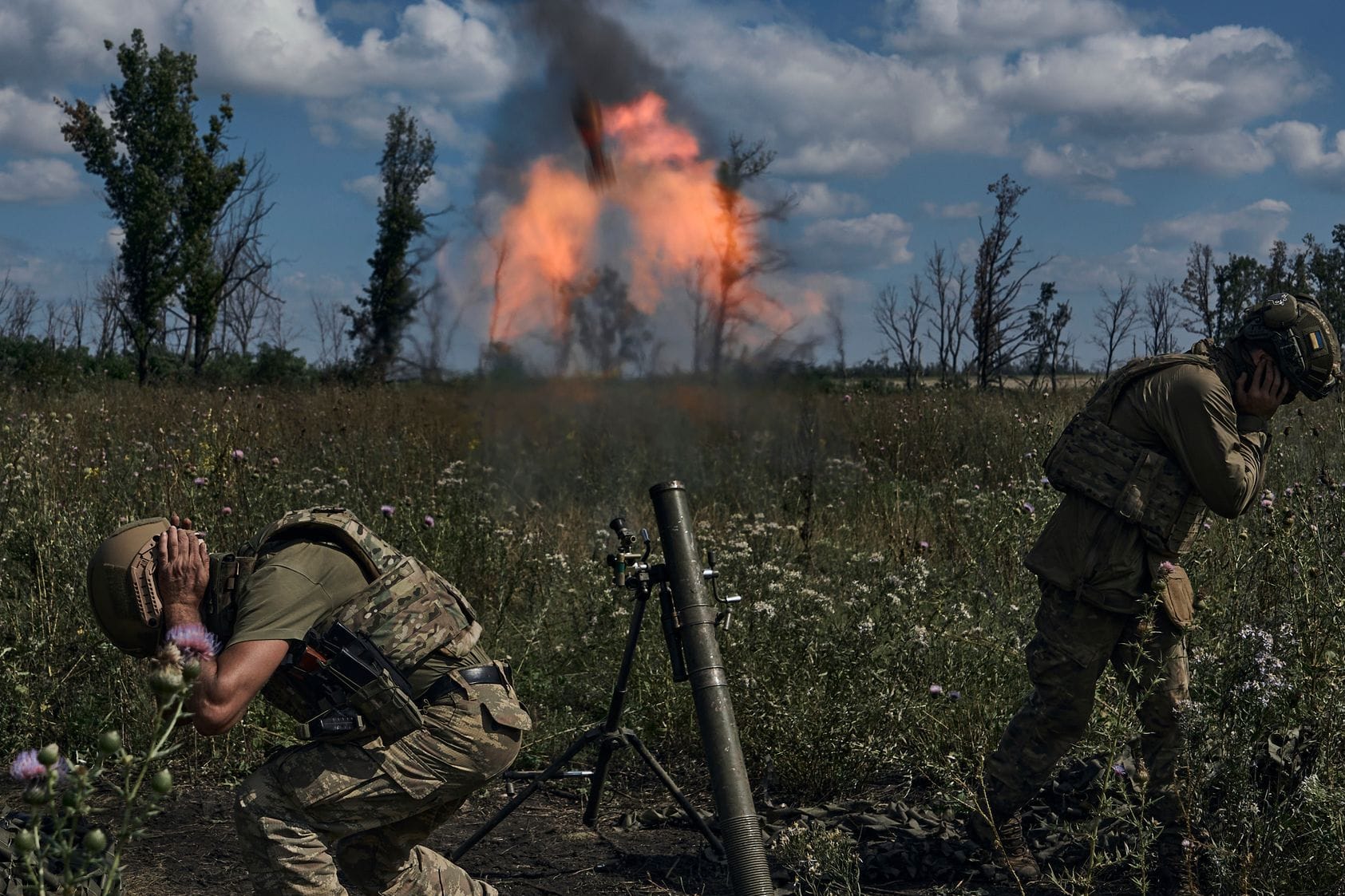 Ukrainische Soldaten in der Nähe von Bachmut: Ein ehemaliger US-General gibt Deutschland eine Mitschuld, falls die Ukraine den Krieg verlieren sollte.