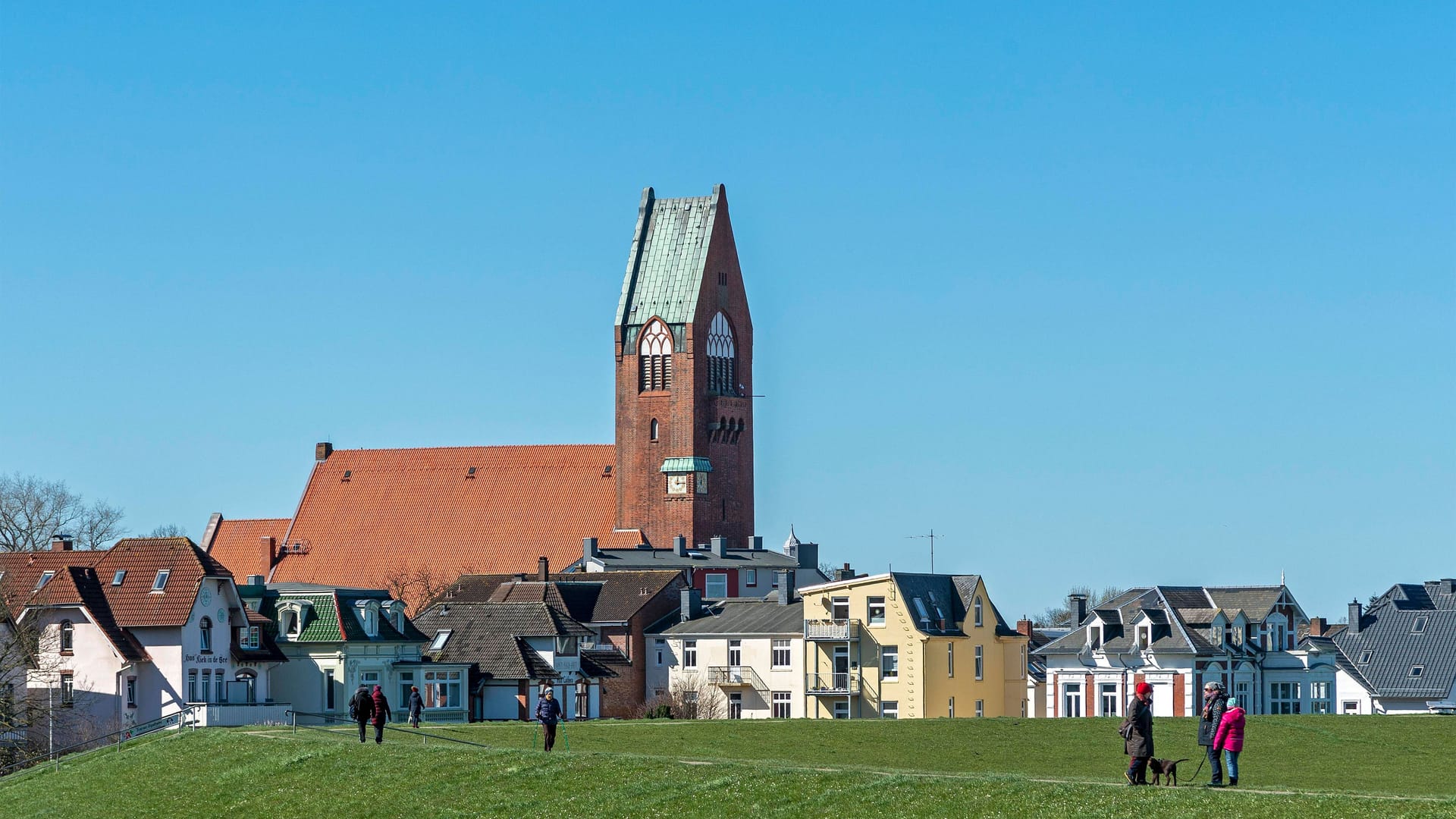 Schön in Cuxhaven, doch wer mal weg will, hat schlechte Karten. Schön in Cuxhaven, doch wer mal weg will, hat schlechte Karten.