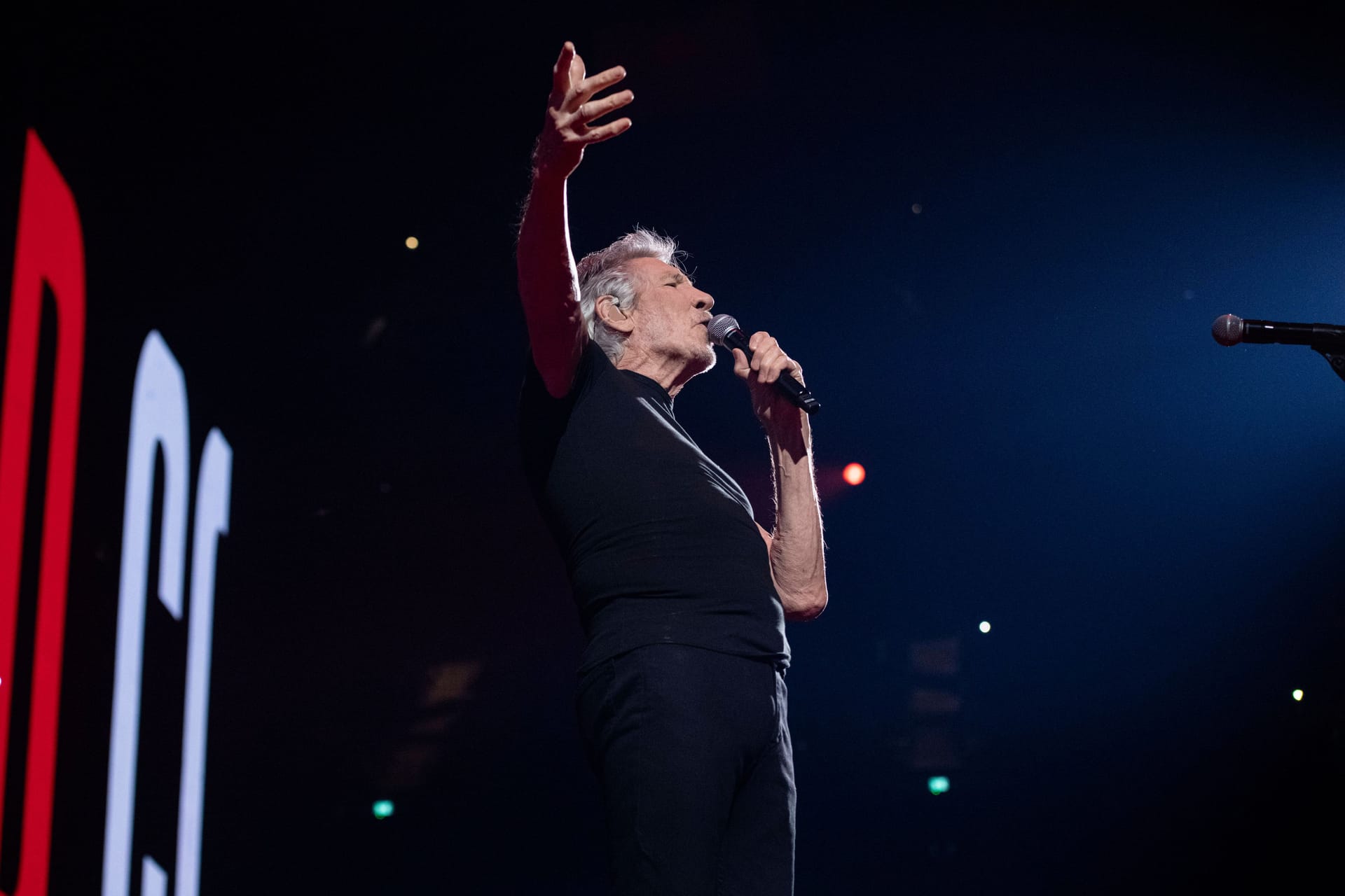 Roger Waters singt während eines seinr Konzerte