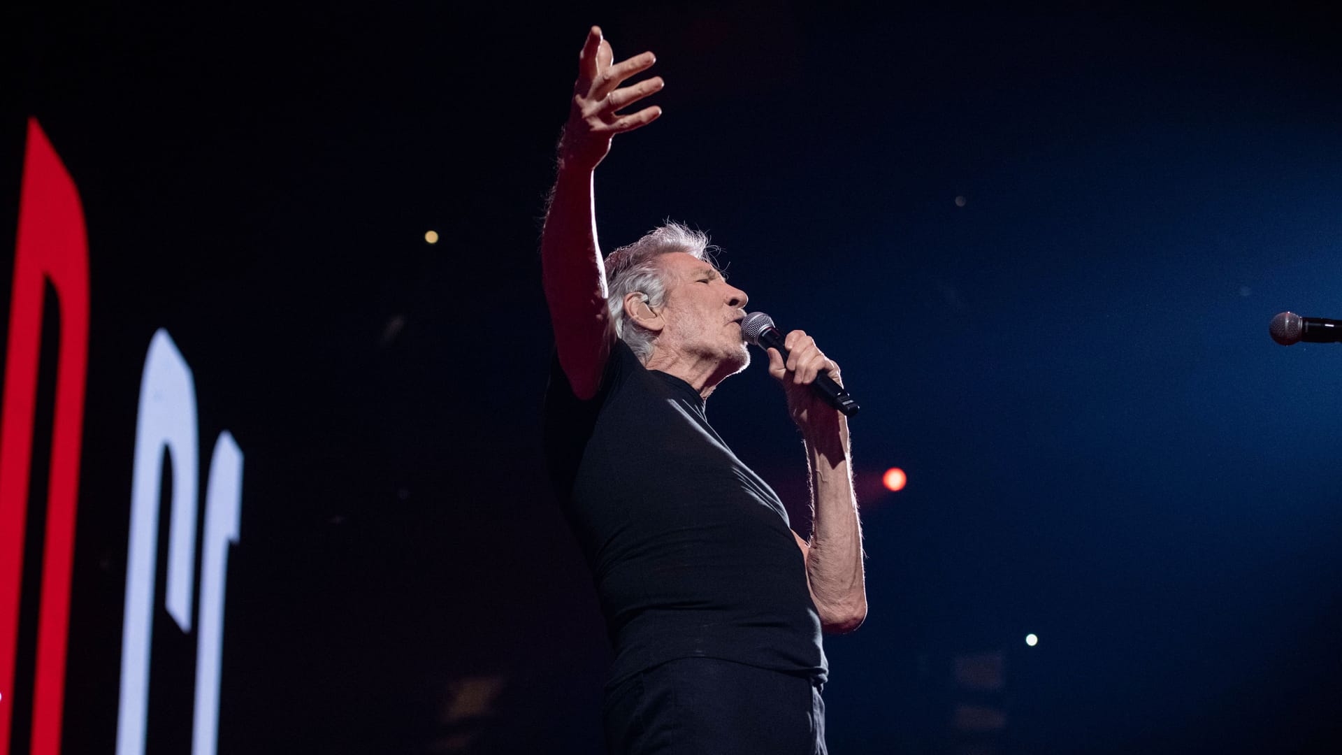 Roger Waters singt während eines seinr Konzerte