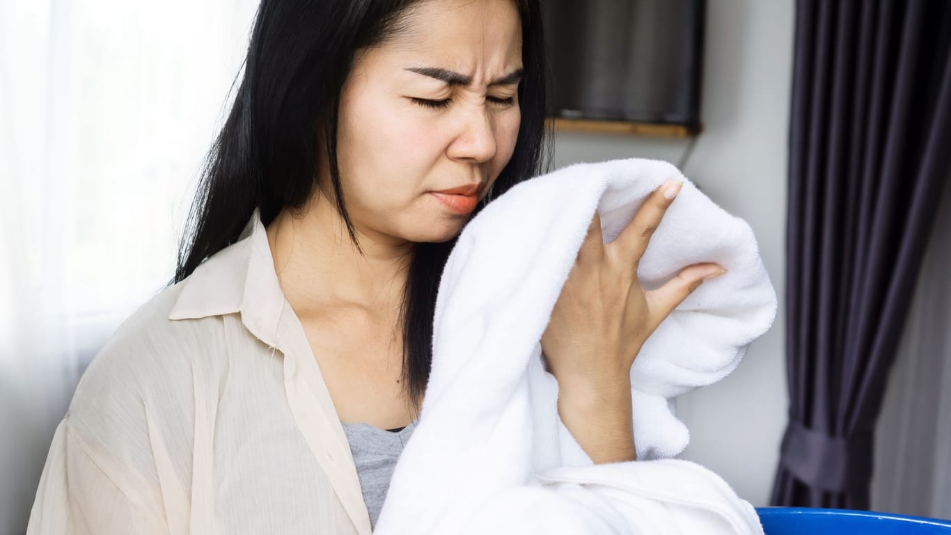 Textilien stinken: Wenn Handtücher muffig riechen, sind sie womöglich nicht sauber.