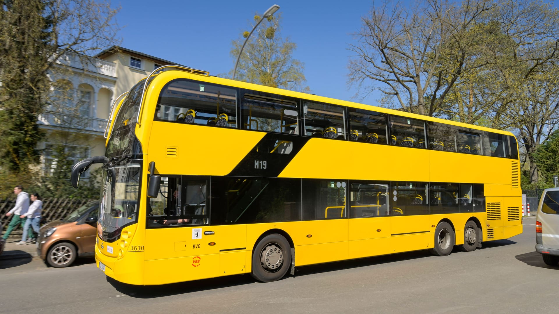 Ein Bus der BVG in Berlin (Archivbild): Das Unternehmen hat sich zu einem kuriosen Vorfall geäußert. Ein Bus der BVG in Berlin (Archivbild): Das Unternehmen hat sich zu einem kuriosen Vorfall geäußert.