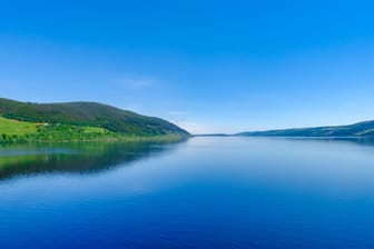 Der große Süßwassersee Loch Ness: Hier soll das Wassermonster Nessie leben.